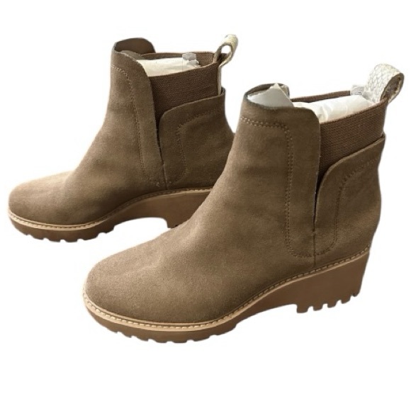 Dolce Vita Huey H2O Waterproof Suede Lug Sole Heel Booties NEW Size 8 Neutral - Picture 9 of 16